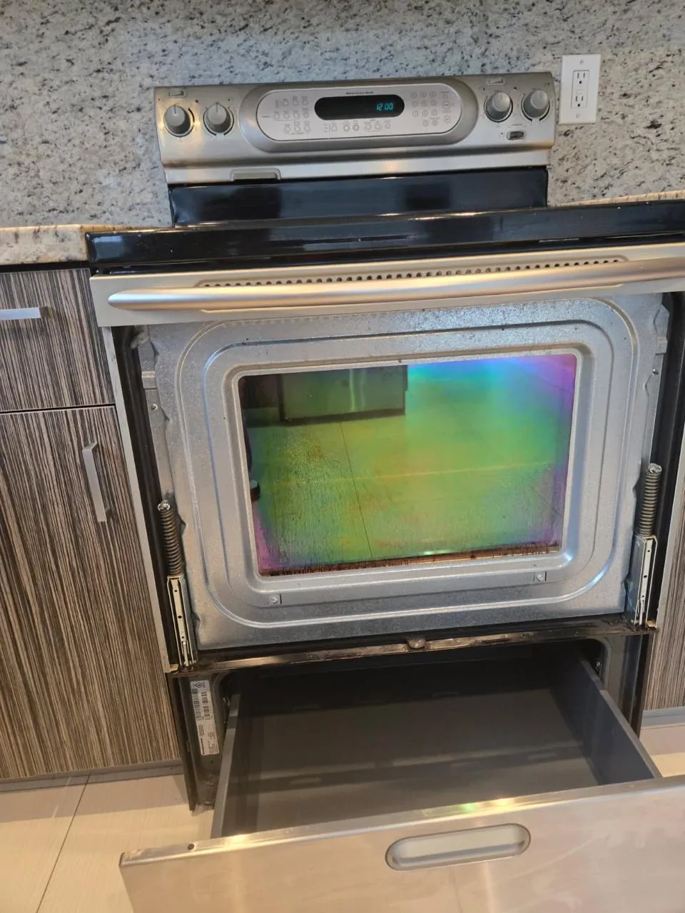 Freestanding electric range with the oven door taken off and the cavity open