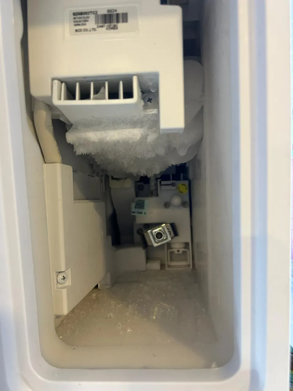 Samsung refrigerator freezer compartment opened around the ice maker
