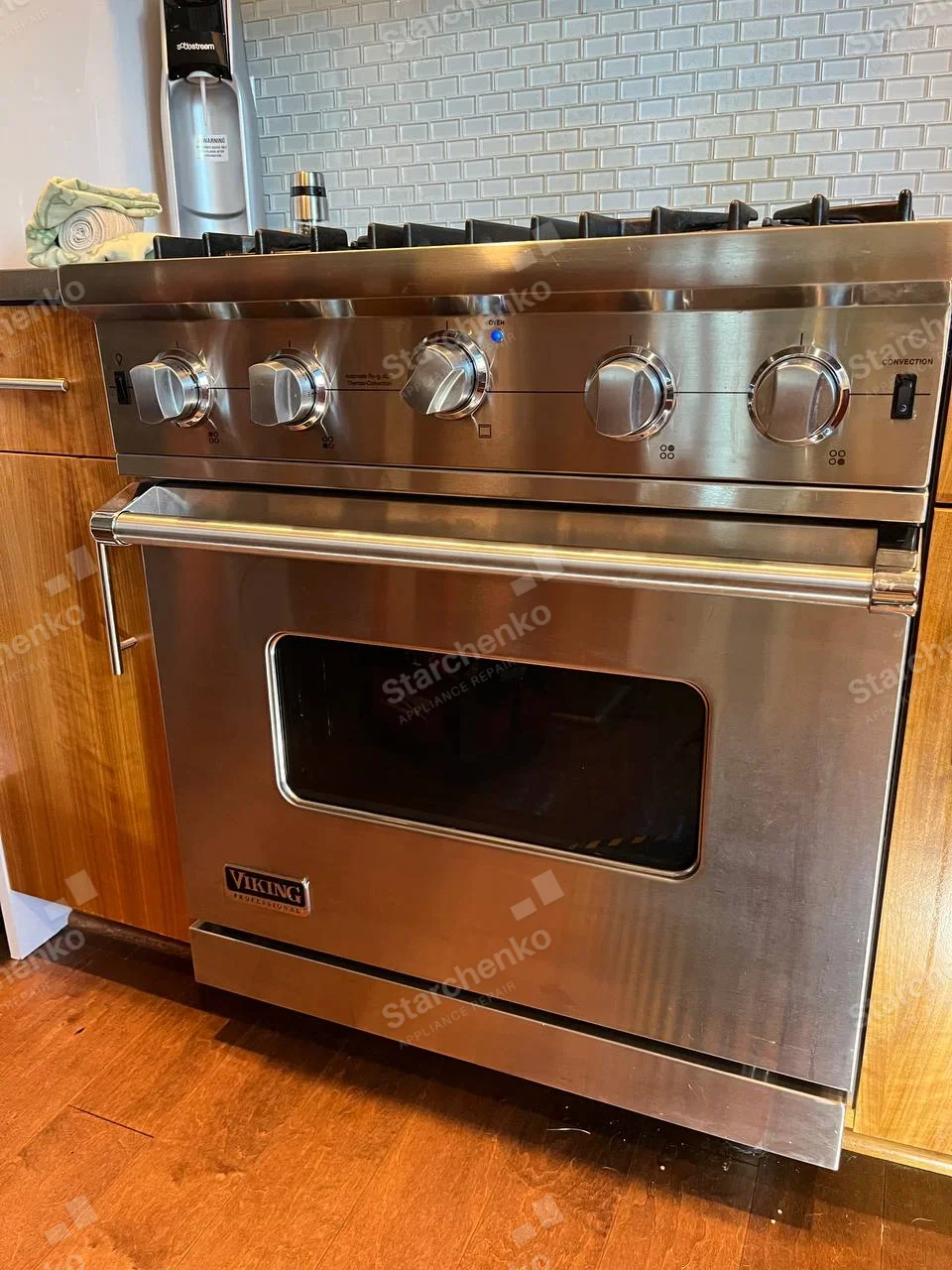 Stainless Viking Professional gas range with single oven and front control knobs.