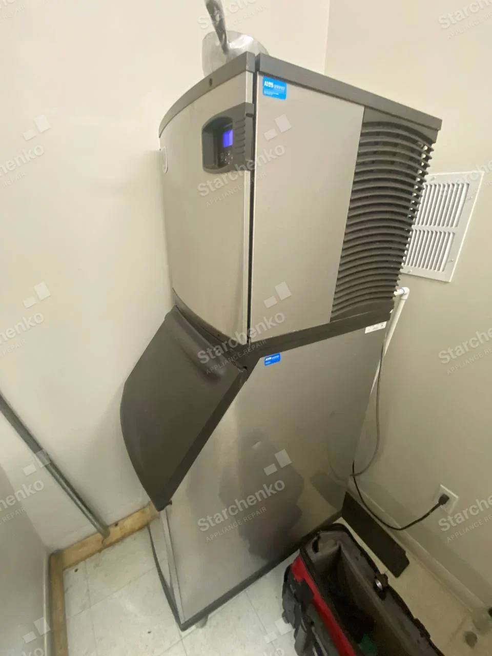 Kold-Draft repair: Gray commercial ice machine head with side display mounted over a separate ice storage bin.