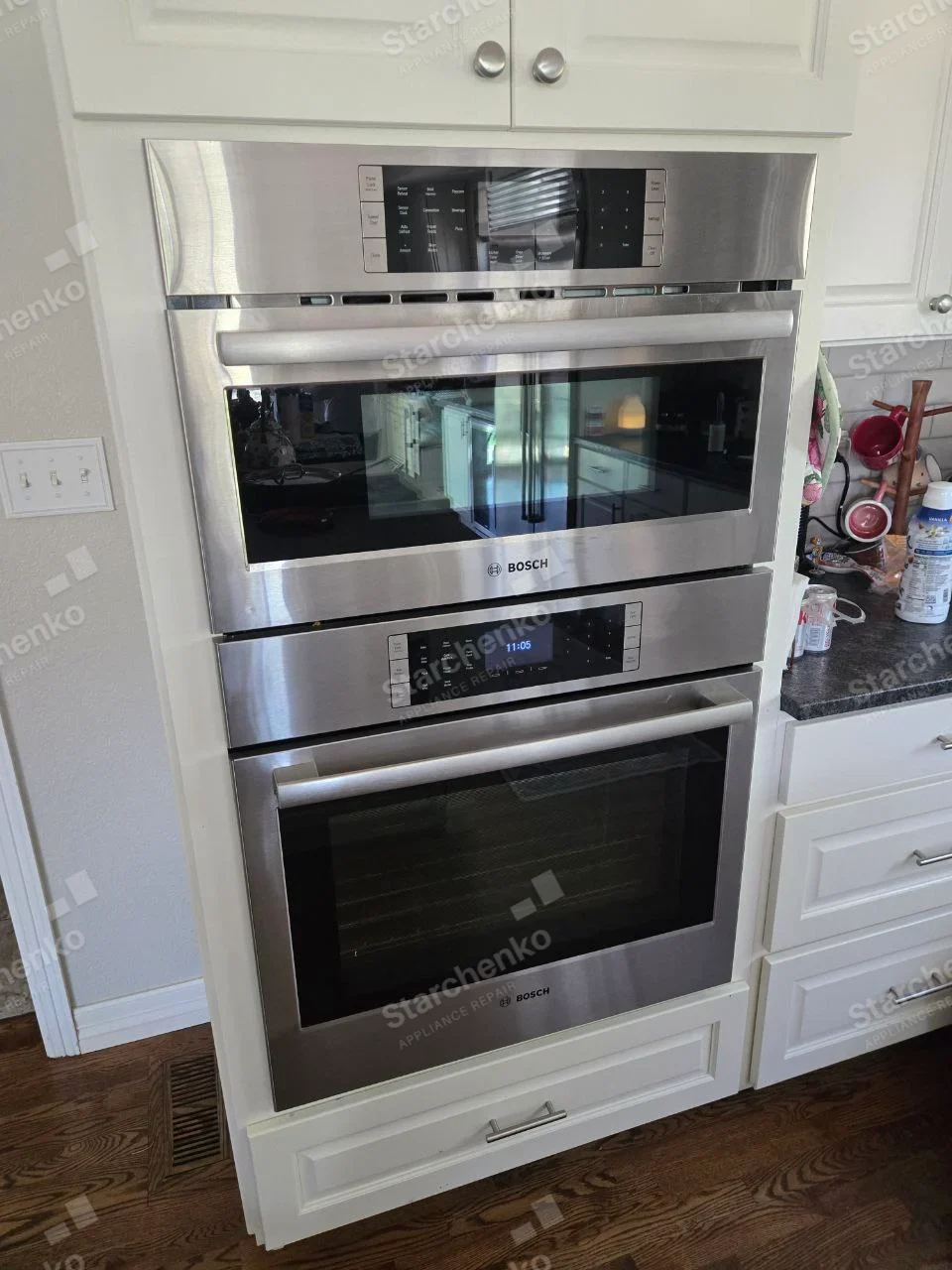 BOSCH marks on upper cooking unit and lower oven of built-in stack.